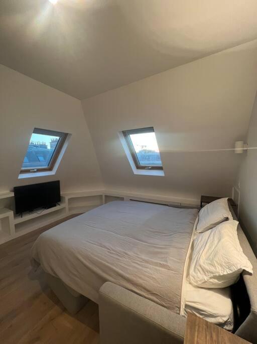 : Studio Avenue Montaigne, Champs-elysees Appartement *