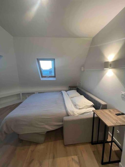 : Studio Avenue Montaigne, Champs-elysees Appartement *
