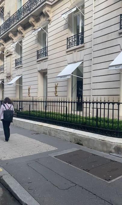 : Studio Avenue Montaigne, Champs-elysees Appartement *