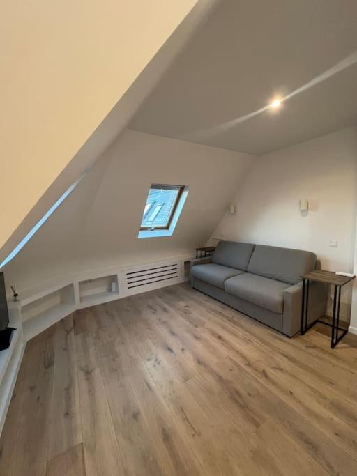 Appartement : Studio Avenue Montaigne, Champs-elysees